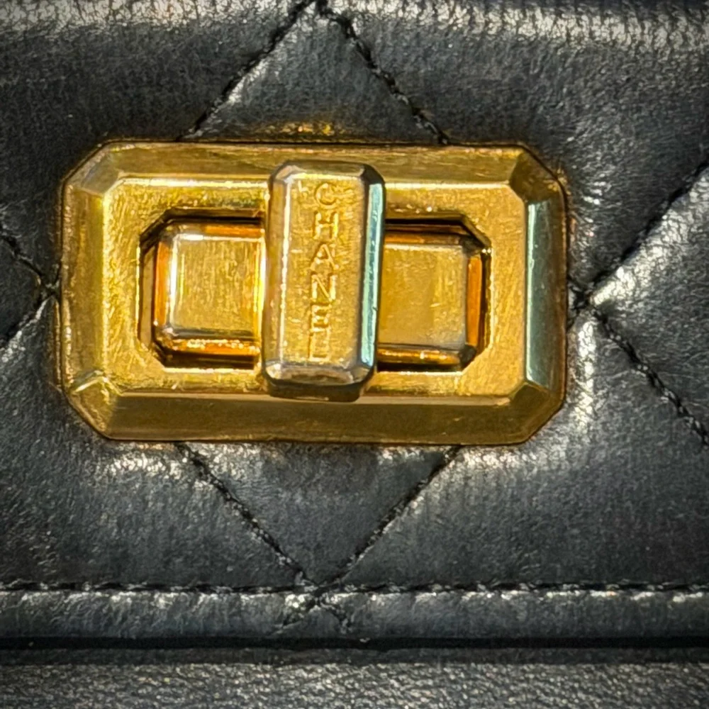 CHANEL Vintage Black Quilted Leather Shoulder Bag and matching wallet - Picture 3 of 6
